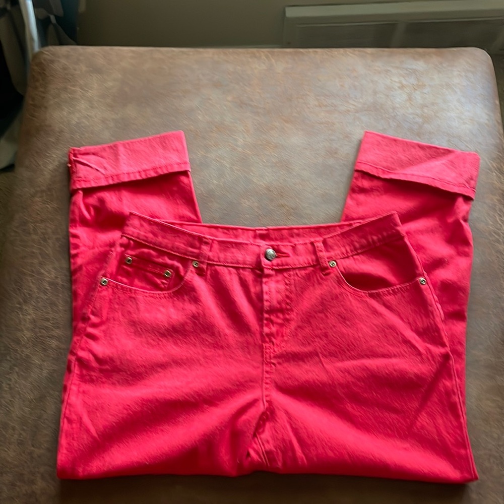 EUC, Diane Gilman, DG2. Cute & cuffed, red capri - 12p. Great summer pant!